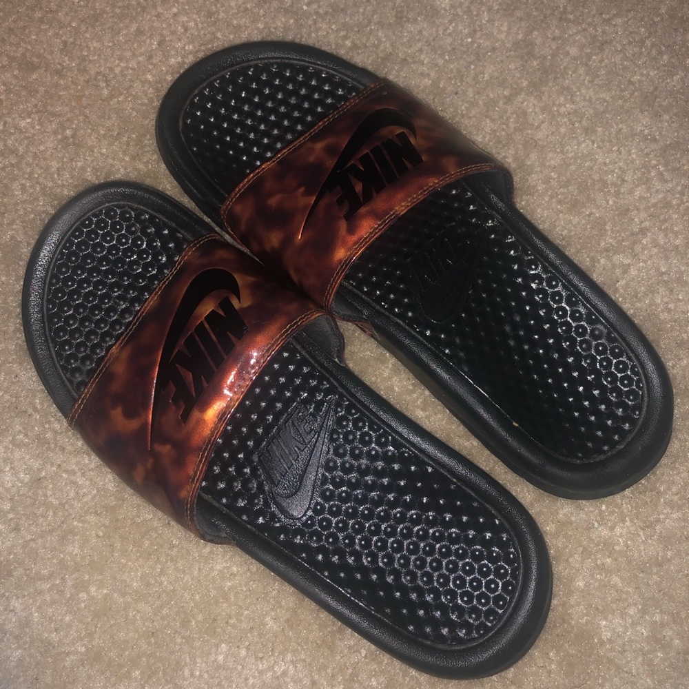 nike benassi slides